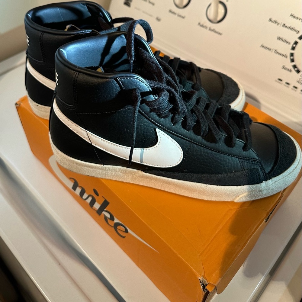 Nike Blazer Mid ‘77 Vintage… Black/White… Size 10